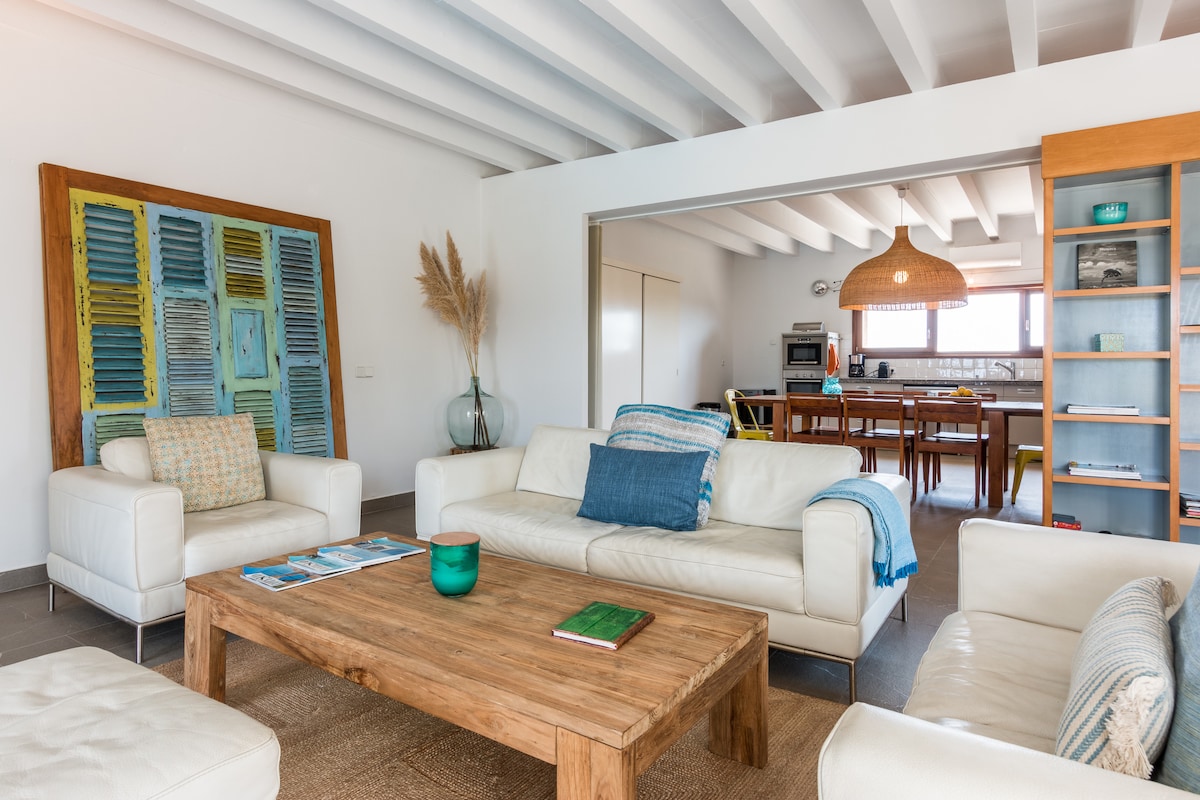Top performing Airbnb: Architect's house, quiet and sea view - roof top in Sant Lluís