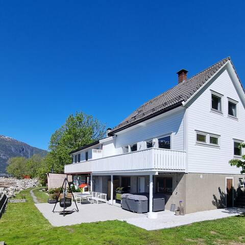 Ringøy house with jacuzzi