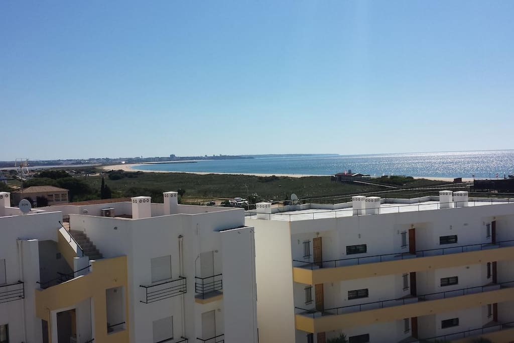 Want to enjoy the beach? Walk it... 2 minutes away!