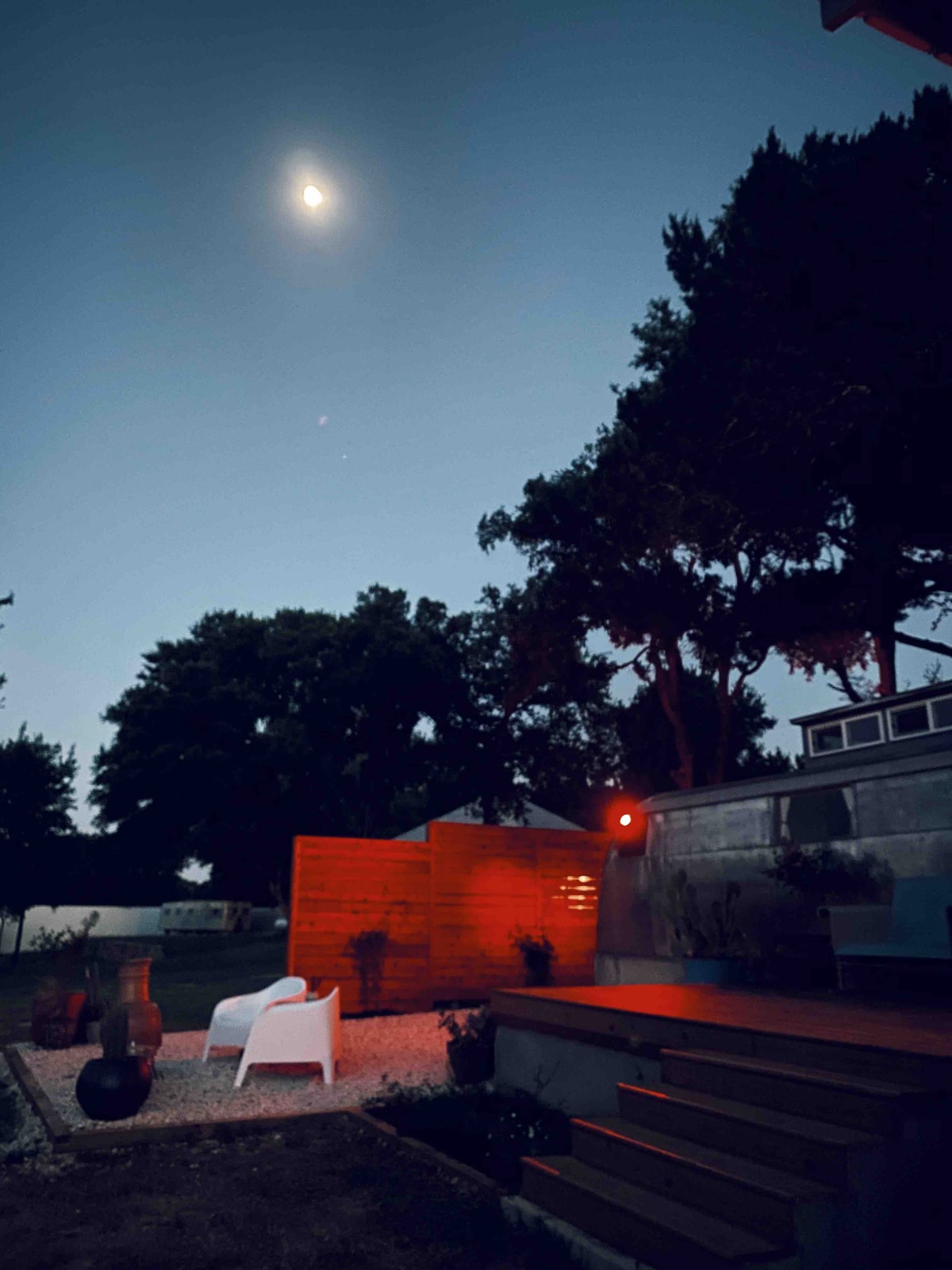 King Bed + 3 acres + private pool “VooDoo”