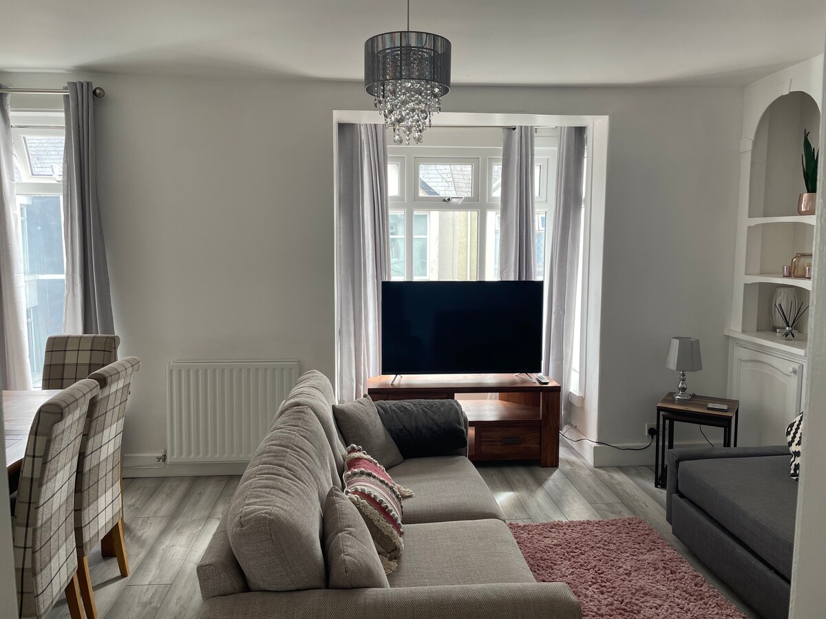 A luxury stay in the heart of Porthcawl Apartments for Rent in