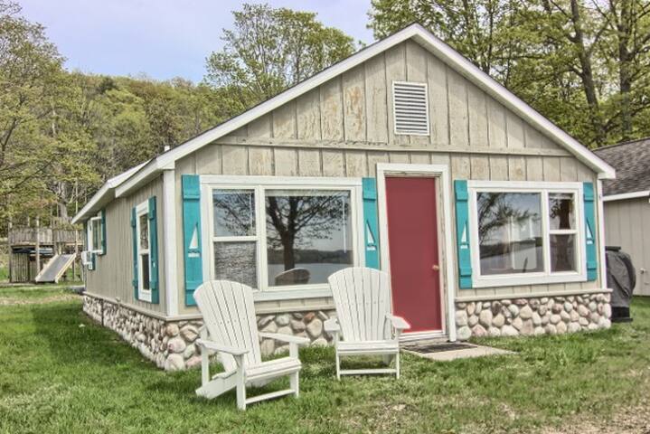 Vintner S Cottage On The Lake Leelanau Cottages For Rent In