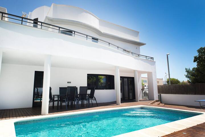 Villa Can Pastilla Pool, BBQ close of the beach gallery image 3