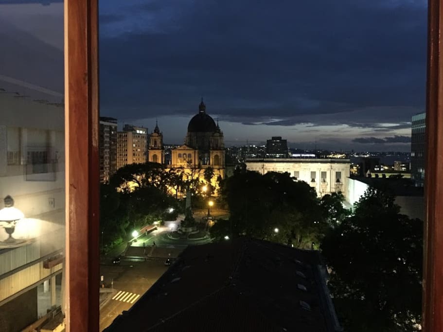 A noite oferece uma vista panorâmica muito especial. The night offers a very special panoramic view.