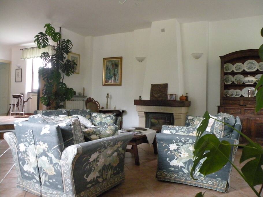 Salone relax e prima colazione
Living room - relax and breakfast
Salon - relax et petit déjeuner