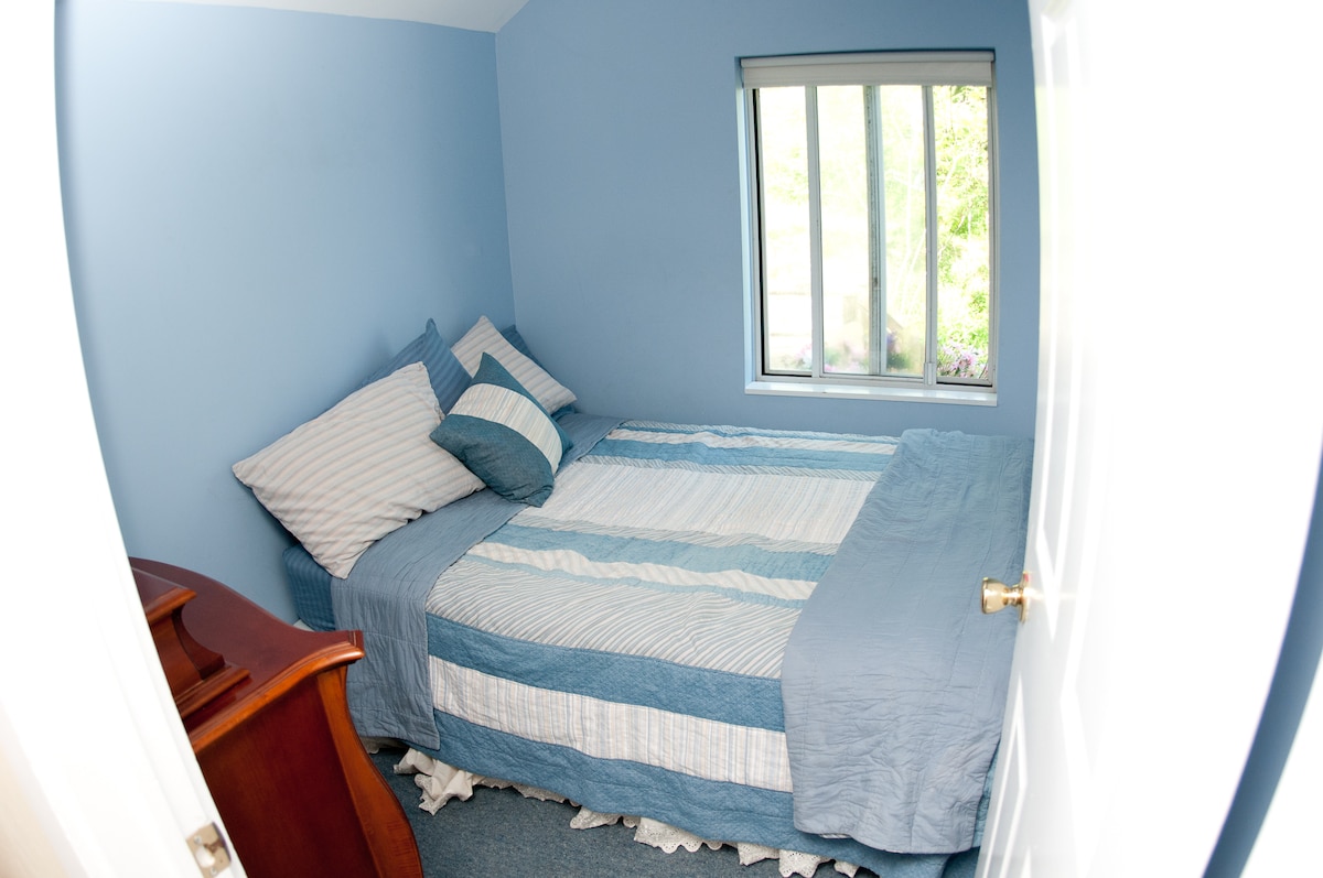 Მთავარი სახლი მე-2 სართულის საძინებელი (2 საძინებელი)