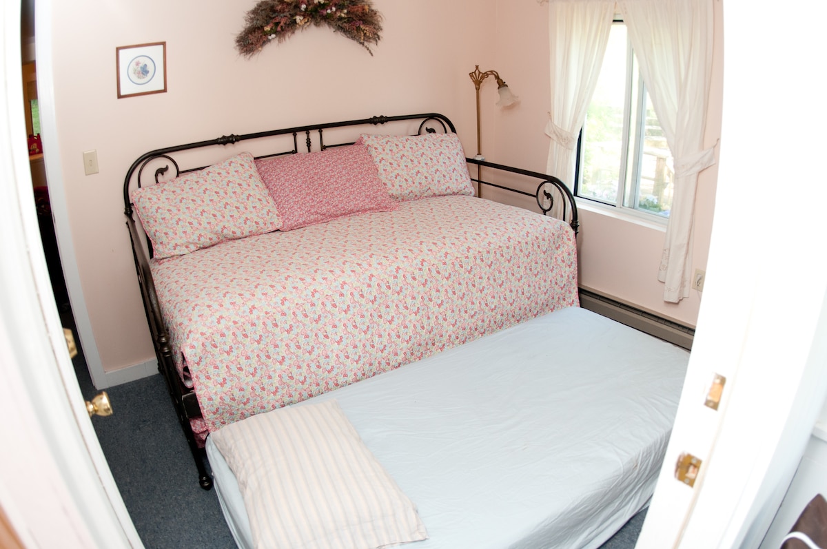 Მთავარი სახლი მე-2 სართულის საძინებელი თასმით, სძინავს 2