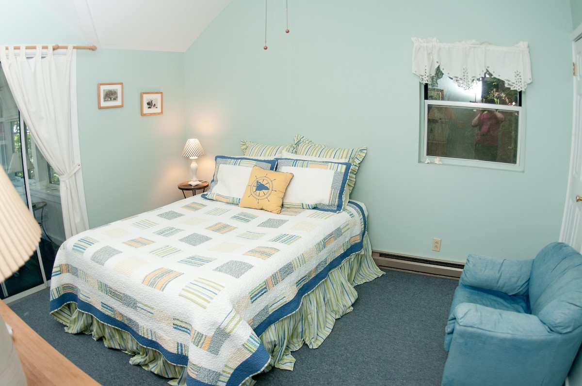 Მთავარი სახლი მე-2 სართულის საძინებელი, სძინავს 2