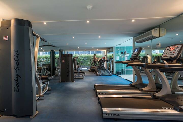 3 Bedroom Apartment in Southbank gallery image 3