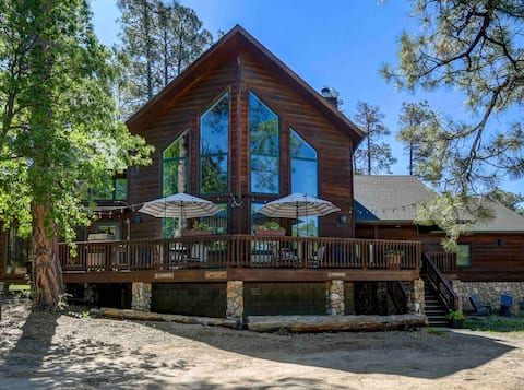 Groom Creek Lodge-Pool Table & 12 Mins to Downtown