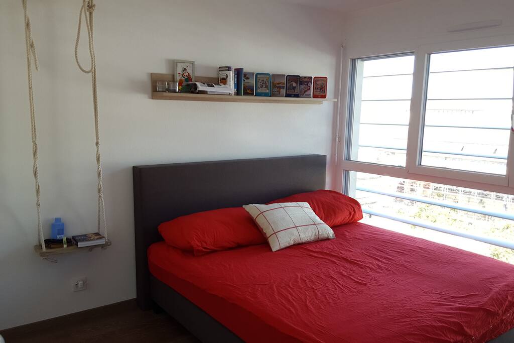 The bedroom (big bed! 180x200)