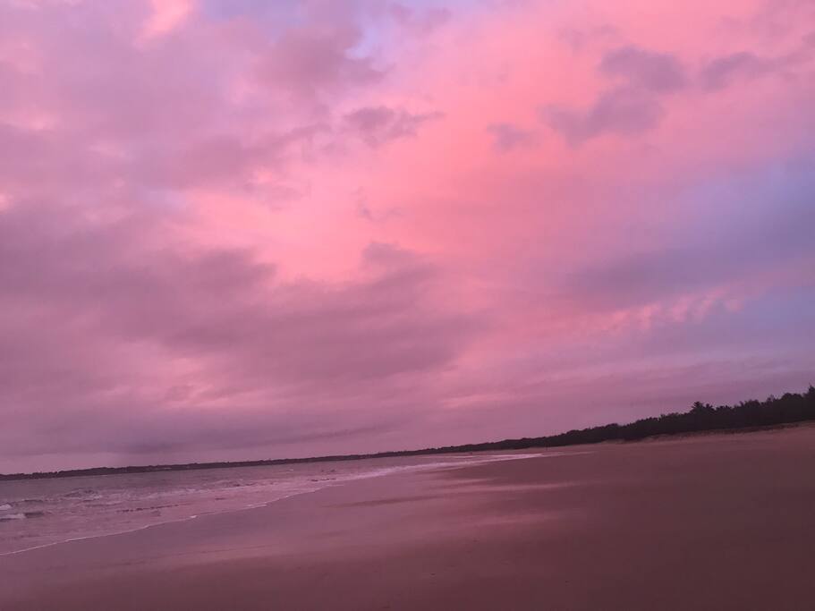 100 metres to beautiful Blacks Beach
