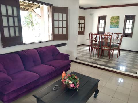 Airbnb em destaque: Salvador Beach House - Feet in the Sand - Green Line em Camaçari