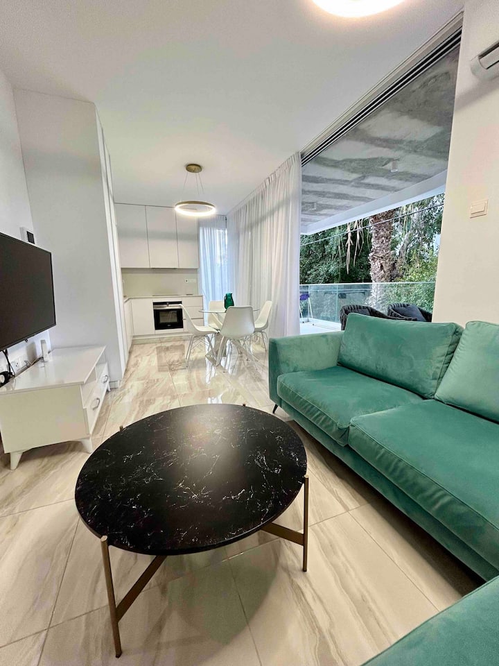 Seasky Mackenzie Residence - Bright 1br Apartment - Larnaca