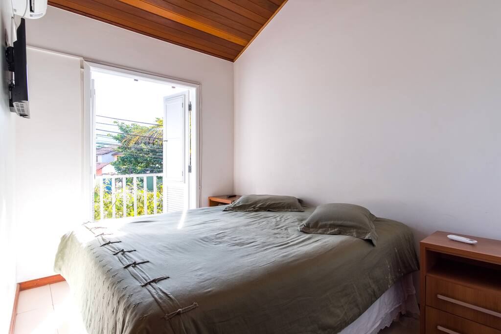 Quarto com TV tela plana e Ar-condicionado