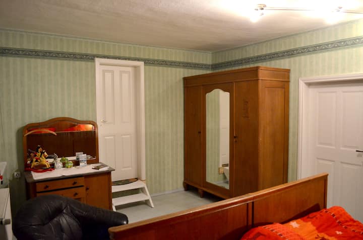 Unser schönstes Zimmer und der Zugang zum Bad.