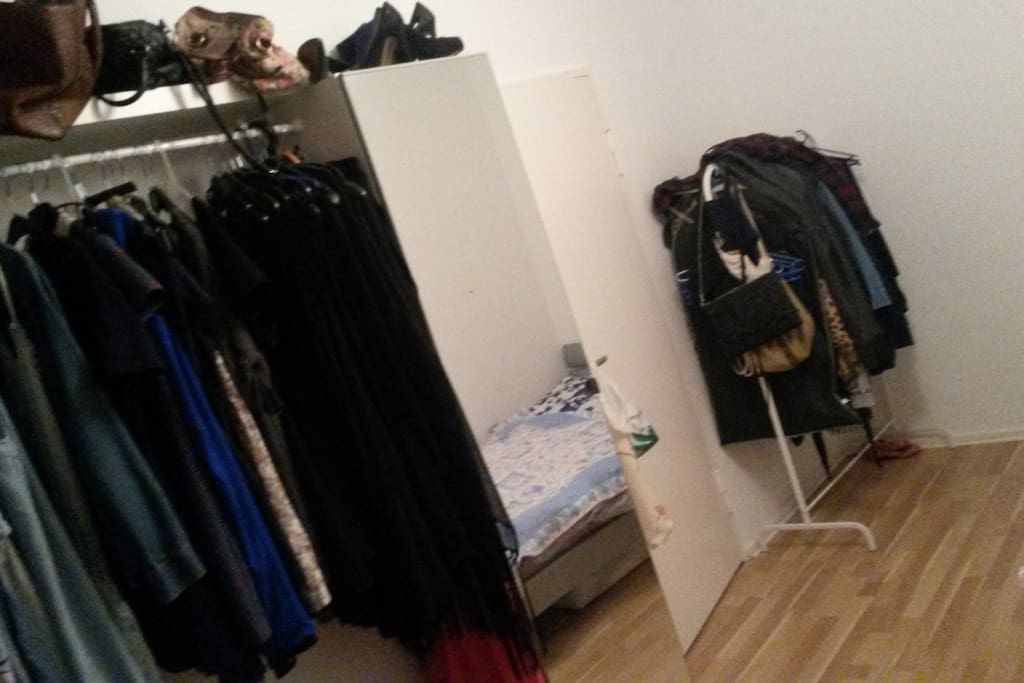 dein zimmer :) your room