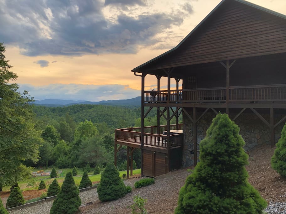 Buck Mountain Getaway w/hot tub, fireplace, Boone Cabins for Rent in