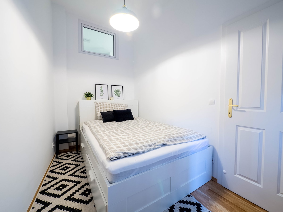 Spavaća soba 3 kreveta 140x200 za najviše 2 osobe