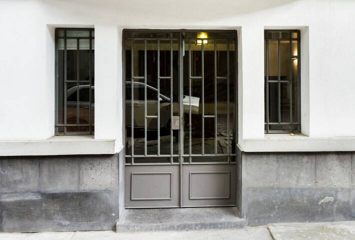 Explore Roma Norte from an Industrial-Chic Apartment gallery image 3