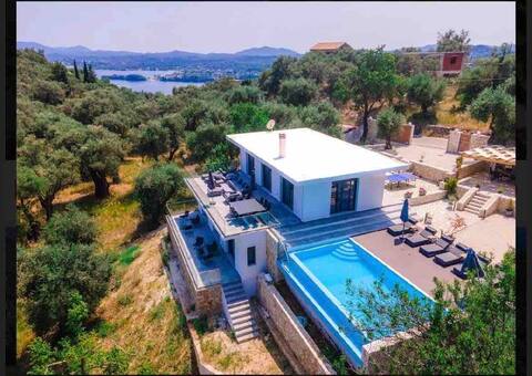 Nr Barbati 5 Bedrooms - Modern Villa sleeps 10