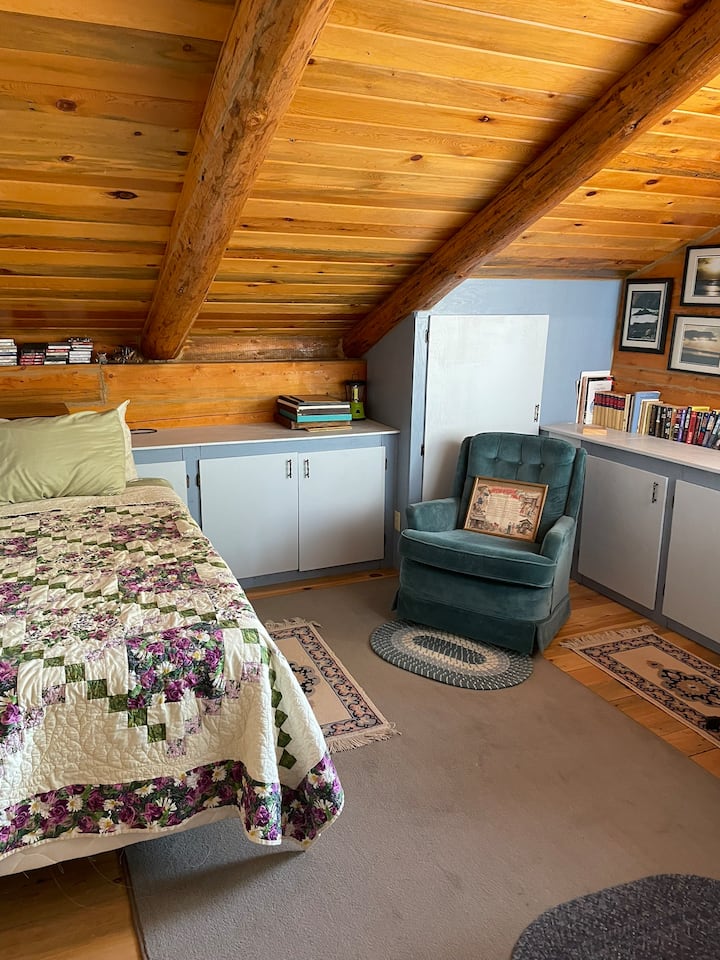 Спалня на горния етаж. Двойно легло