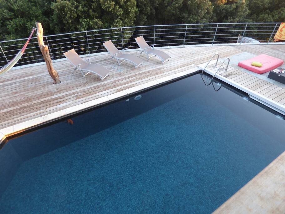La piscine de 8 mètres sur 4