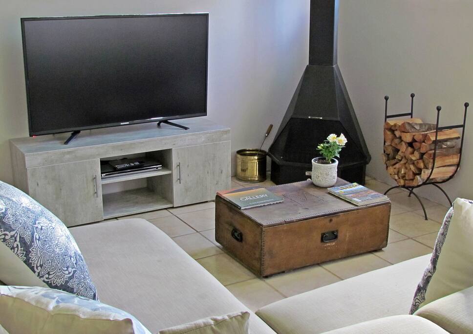 Lounge area with full DSTV