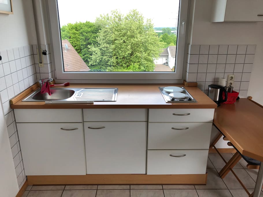 Schöner Ausblick beim Kochen und Spülen!