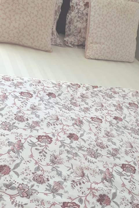 Cosy clean private room with a comfortable bed.