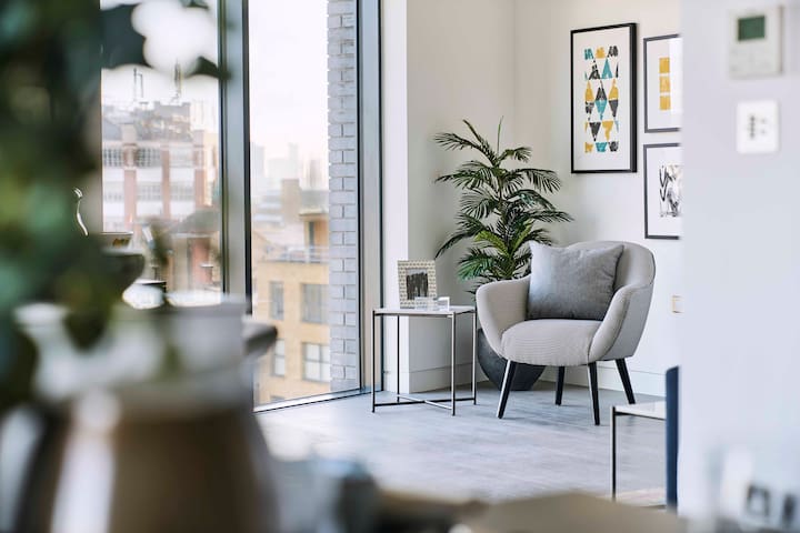 3 bedroom Air-conditioned Shoreditch Apartment