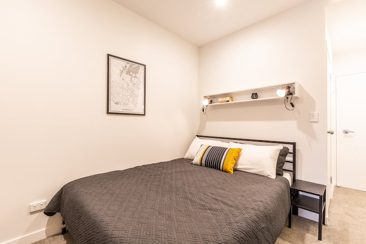 Cama tamaño queen con colchón de espuma viscoelástica súper cómodo