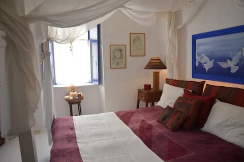 Room in the center of hydra