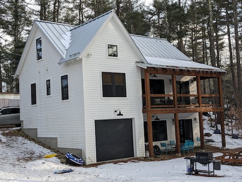 Eclectic Lakefront Cottage on Great East Lake