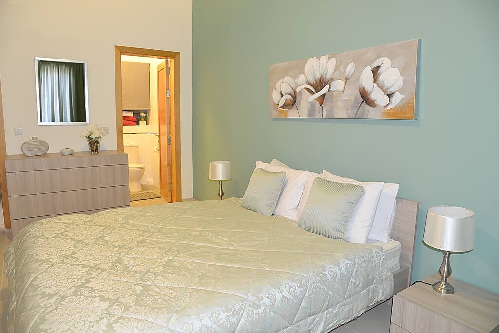 Main bedroom with en-suite