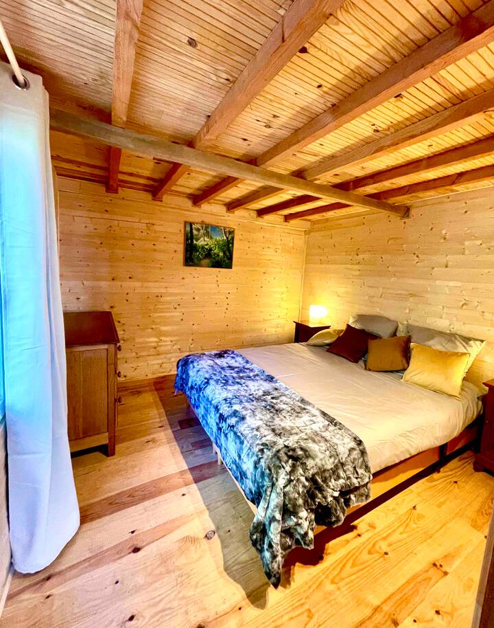 bedroom with 160cm bed