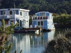 Floating+Guest+Cottage+%28houseboat%29