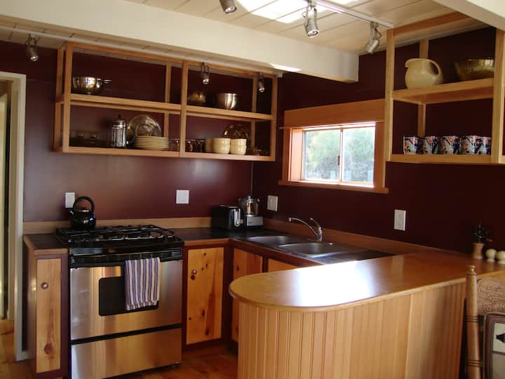 Floating Guest Cottage (houseboat)