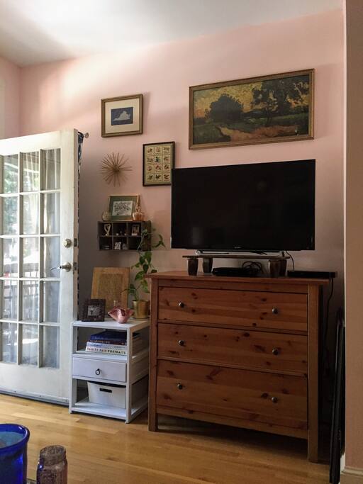 Living room (+ door to small porch)
