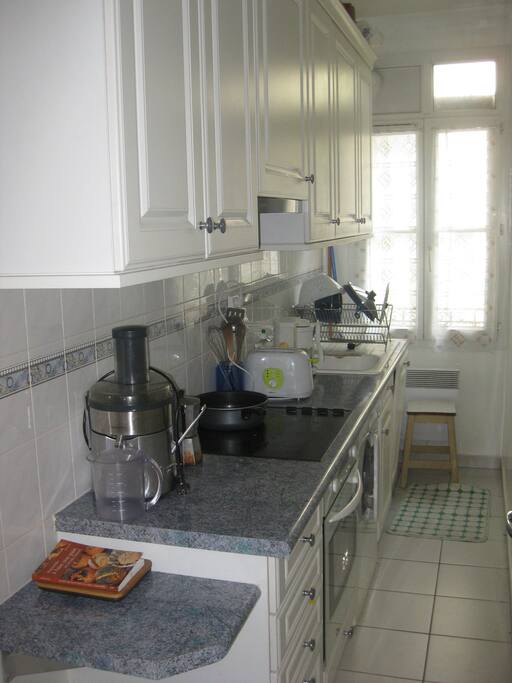 The thin but complete kitchen