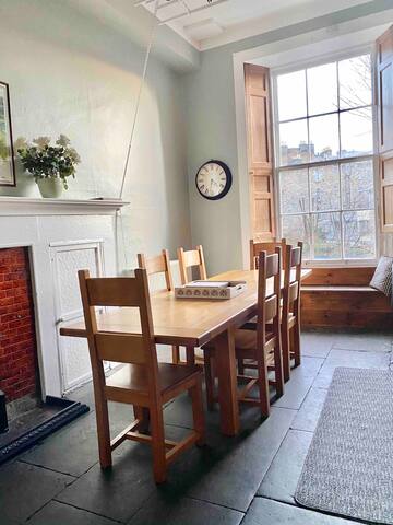 SALE! Enormous Luxury 4 Bed, Sleeps 8-10 gallery image 3