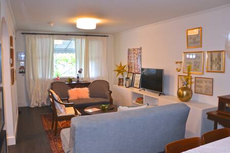 Lovely, newly renovated 2 bedroom home!