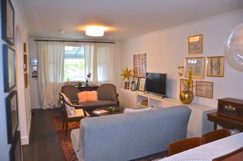 Lovely, newly renovated 2 bedroom home!