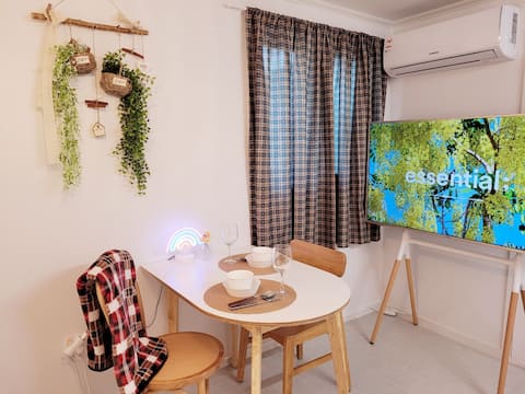 # 2pm Check-out (Check-in 5pm)/55-inch Smart TV/5 minutes from Exit 9