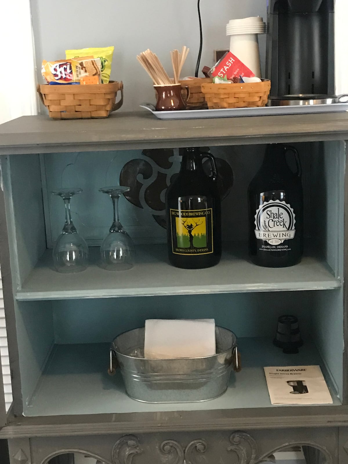 يستخدم المزارع مصنع الجعة المحلي الخاص بنا. 