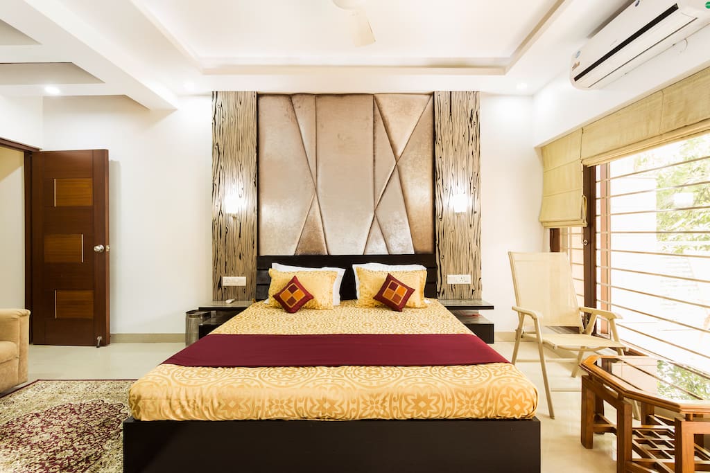 The beautiful Eternal Sunshine Room