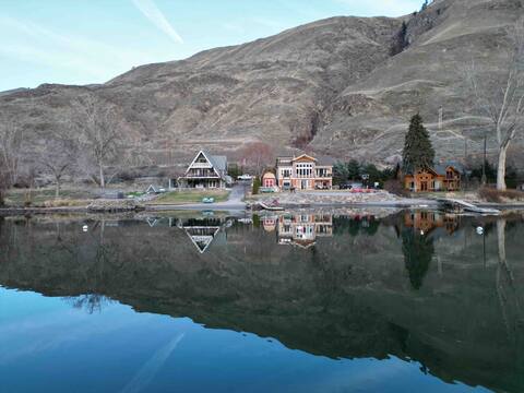 Putt course, beach, hottub, boat ramp, dock
