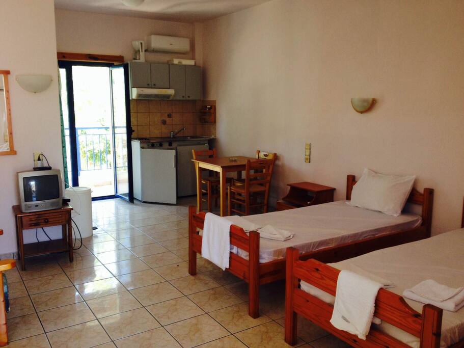 Studio with 2 twin beds