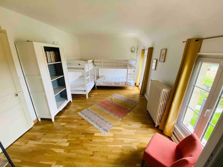 Grande chambre dortoir 4 couchages avec cabinet de toilette (possibilité de rajouter un lit supplémentaire) - Domaine du Panorama, Montbavin