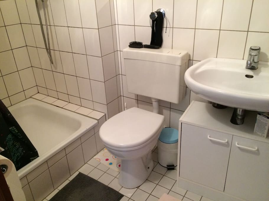 Duschbad / bathroom with shower